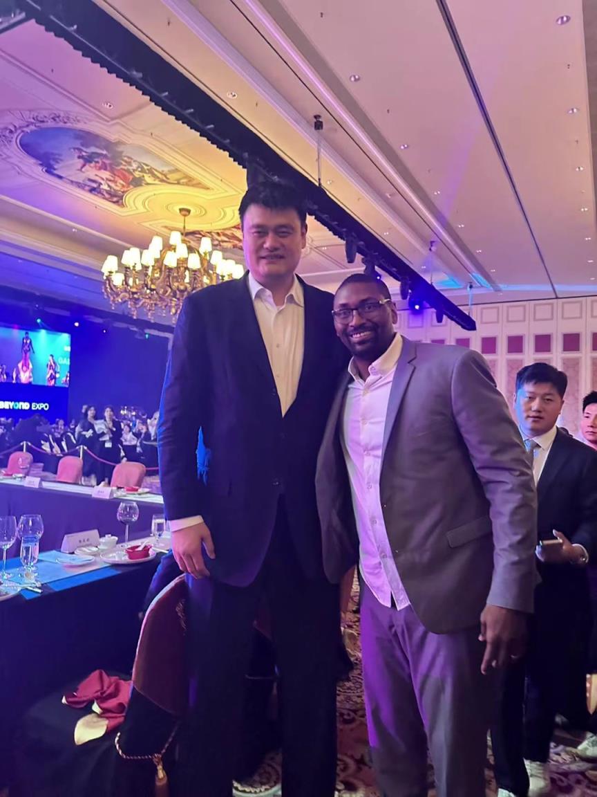 阿泰斯特曬與姚明合照：這是我最喜歡的隊友 姚?。?>
                                <div   id=