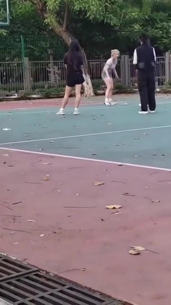 上來就背打女生的男人，真的活該沒有女朋友啊