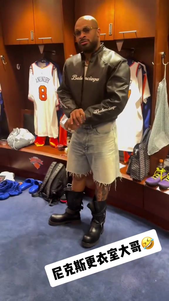 這身就有點看不懂了！“鞋王”塔克今日上腳大頭皮靴