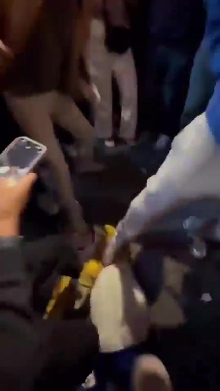 驚！尼克斯大勝步行者后，哈利伯頓遭主場球迷群毆