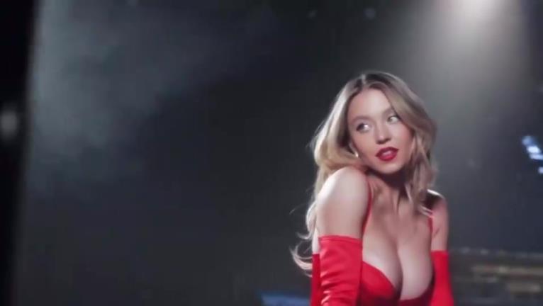 此前觀戰(zhàn)紐約德比！賣含洗澡水肥皂的悉尼妹太清楚自身優(yōu)勢(shì)了