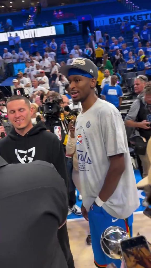 道理我都懂，但是為什么亞歷山大拿到MVP之后要掏襠